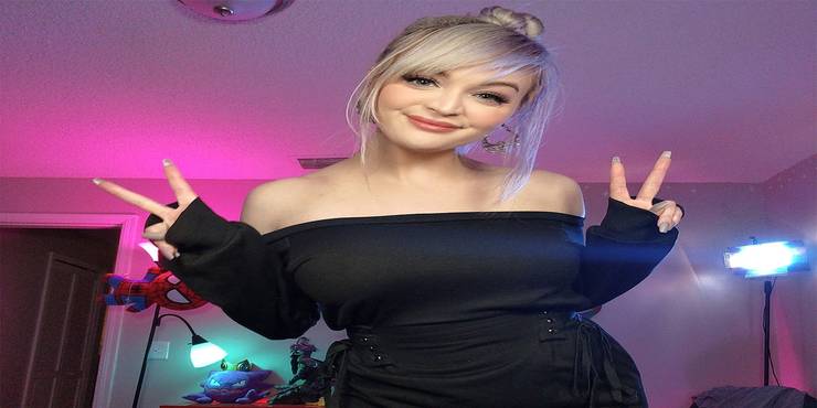 Twitch Streamer Danielle Denicola Shows Off Among Us Cosplay